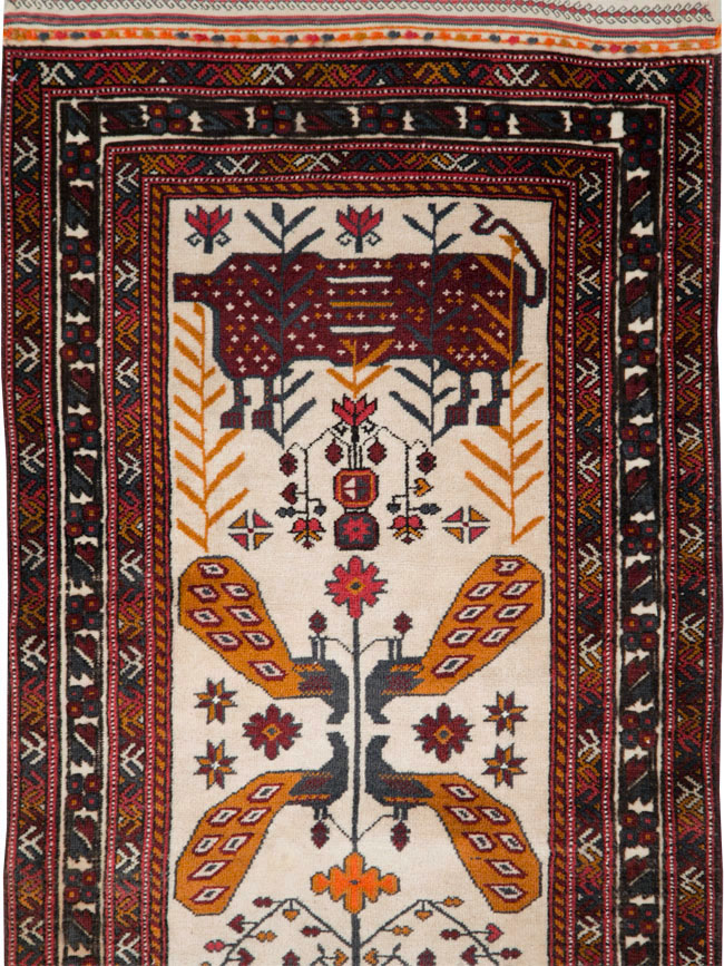 Vintage Persian Qashqai Runner, No.28183 - Galerie Shabab
