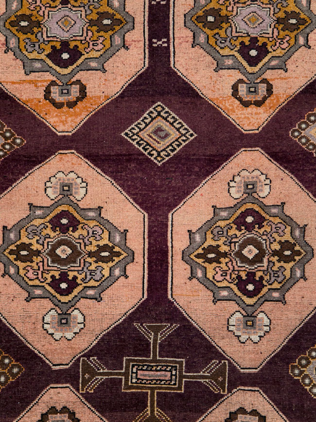 Vintage Turkish Anatolian Long Gallery Carpet, No.28269 - Galerie Shabab