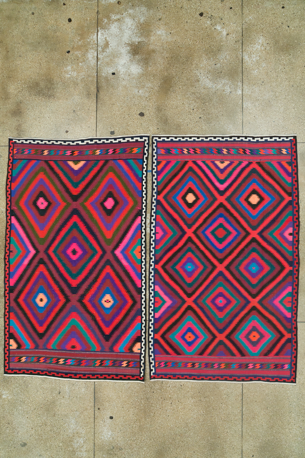 Vintage Persian Flatweave Kilim Accent Rug, No.28299 - Galerie Shabab