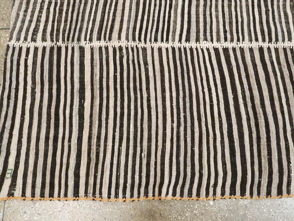 Vintage Persian Flatweave Kilim Accent Rug, No.28387 - Galerie Shabab