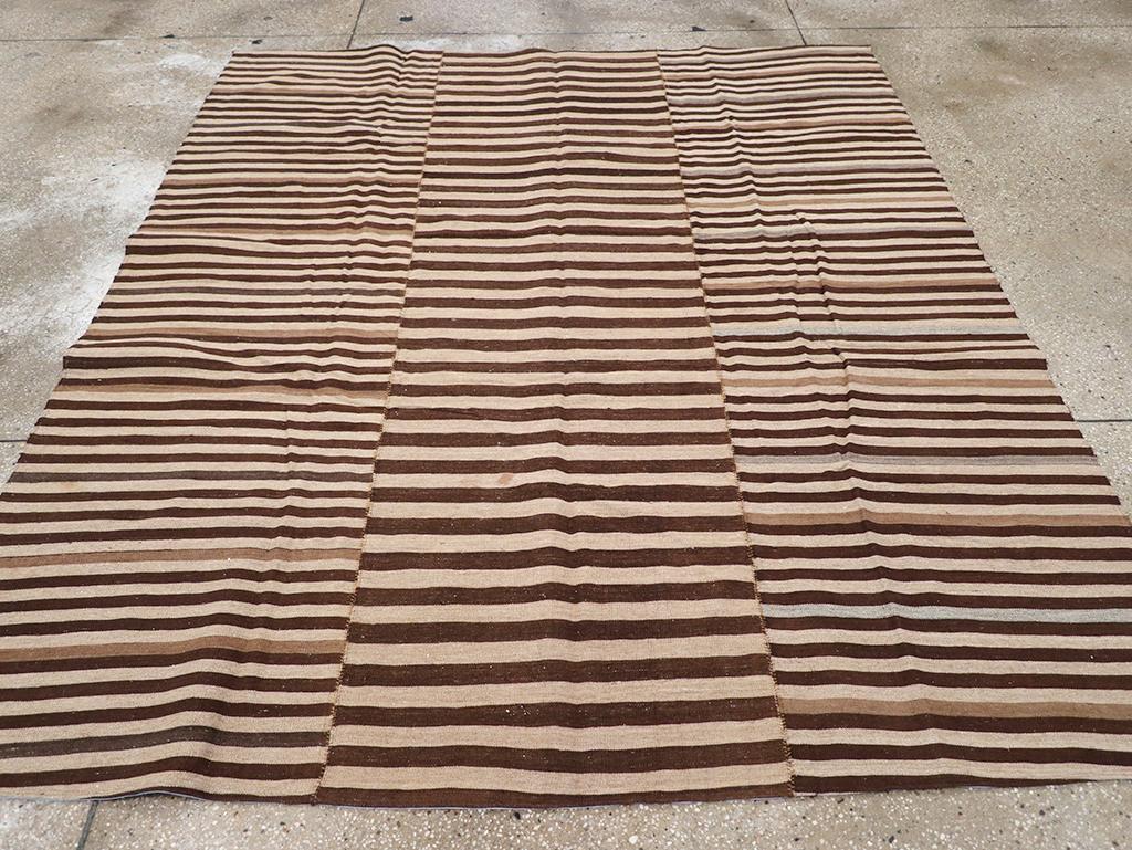 Vintage Persian Flatweave Kilim Accent Rug, No.28396 - Galerie Shabab