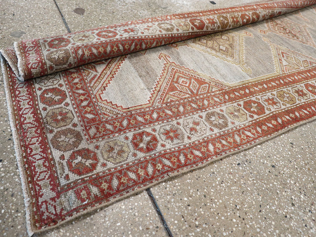Vintage Persian Kurd Runner, No.28437 - Galerie Shabab