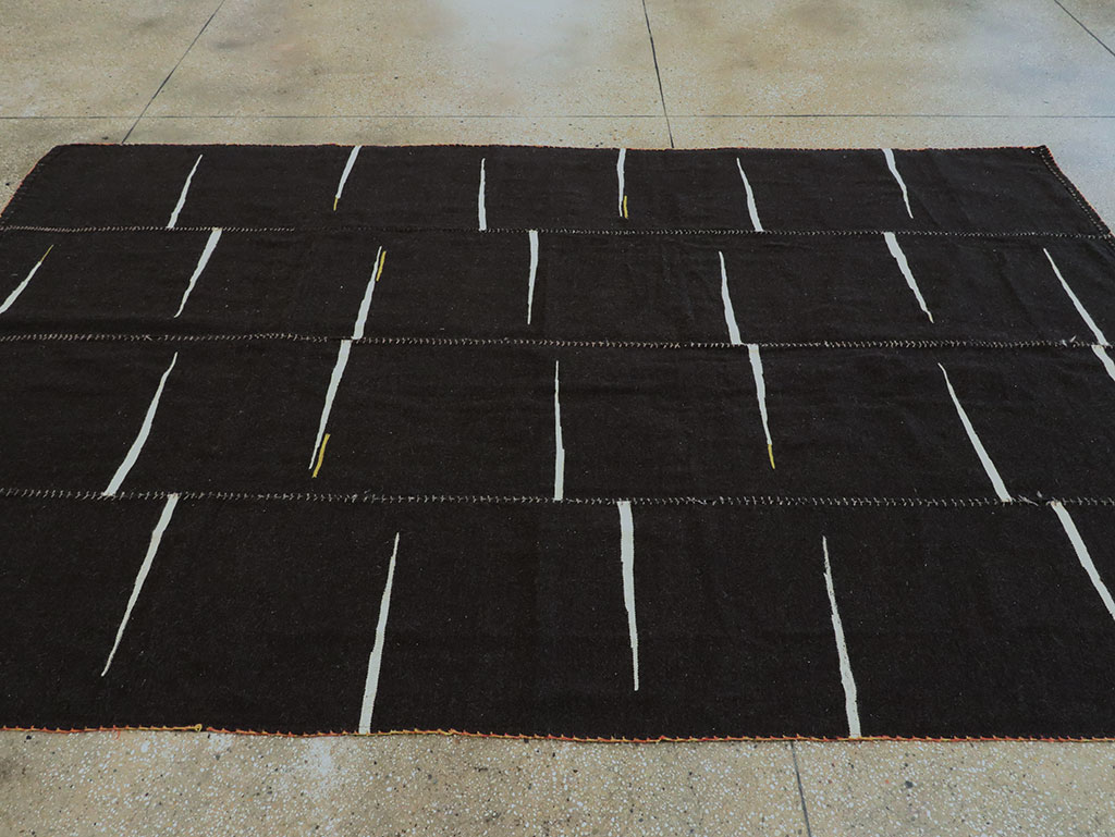 Contemporary Persian Flatweave Kilim Accent Rug, No.28542 - Galerie Shabab