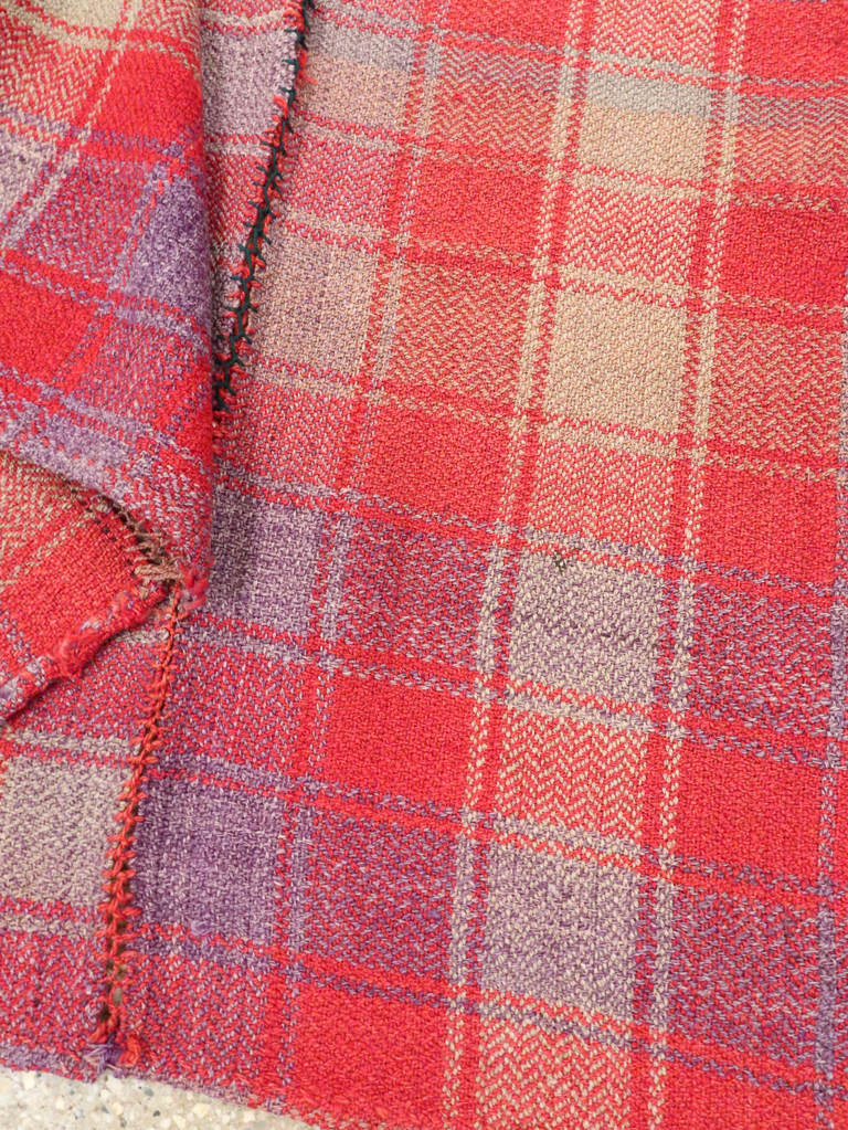 Vintage Persian Square Textile, No.28946 - Galerie Shabab