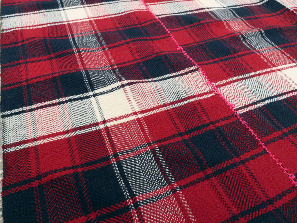 Vintage Persian Square Textile, No.28959 - Galerie Shabab