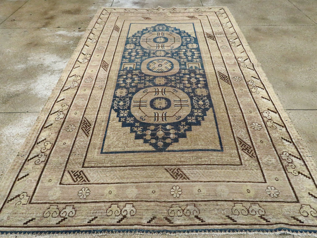 Antique East Turkestan Khotan Carpet, No.29064 - Galerie Shabab