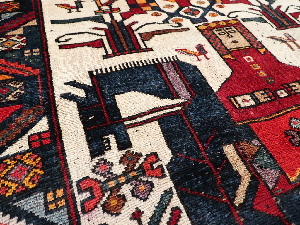 Vintage Persian Pictorial Bakhtiari Accent Rug, No.29173 - Galerie Shabab