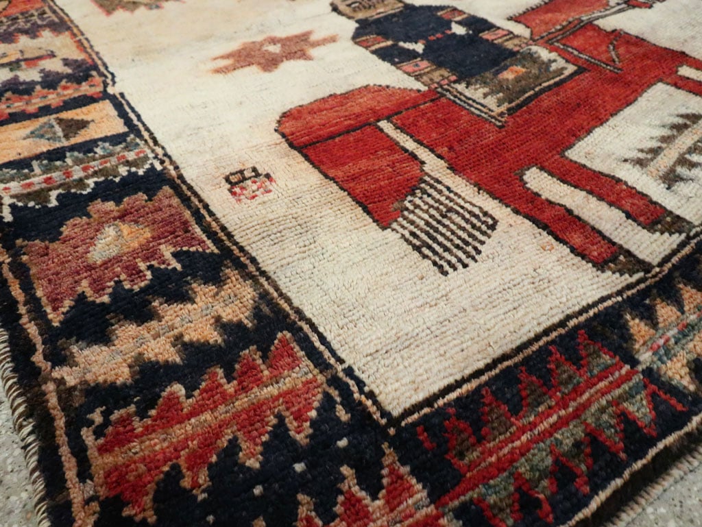 Vintage Persian Pictorial Bakhtiari Rug, No.29175 - Galerie Shabab