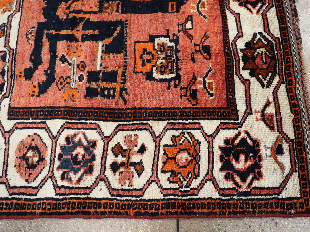 Tribal Persian Pictorial Bakhtiari Accent Rug, No.29183 - Galerie Shabab