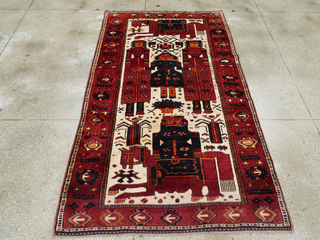 Vintage Persian Bakhtiari Pictorial Accent Rug, No.29186 - Galerie Shabab