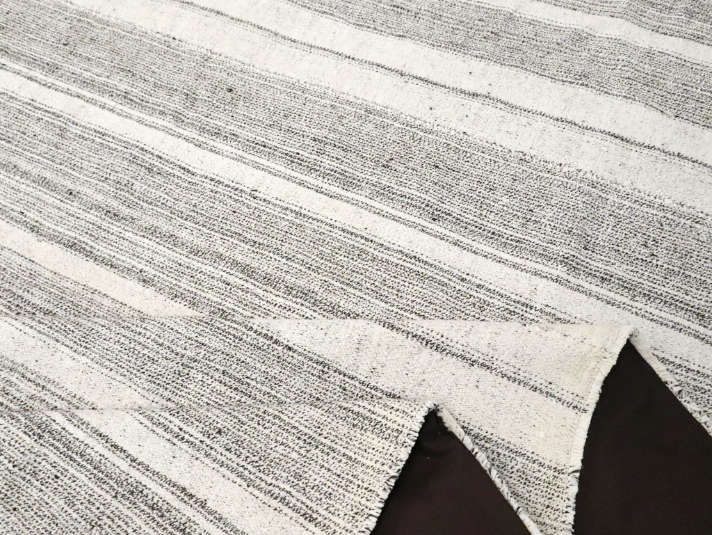 Vintage Turkish Flatweave Kilim Room Size Carpet, No.29354 - Galerie Shabab