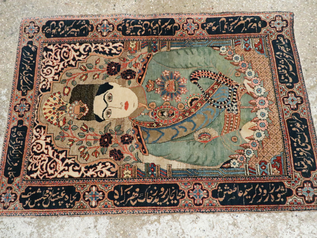 Antique Persian Dabir Kashan Pictorial Rug, No.29376 - Galerie Shabab