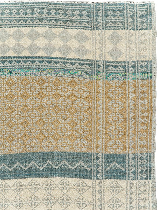 Contemporary Persian Flatweave Kilim Small Room Size Rug, No.29456 - Galerie Shabab