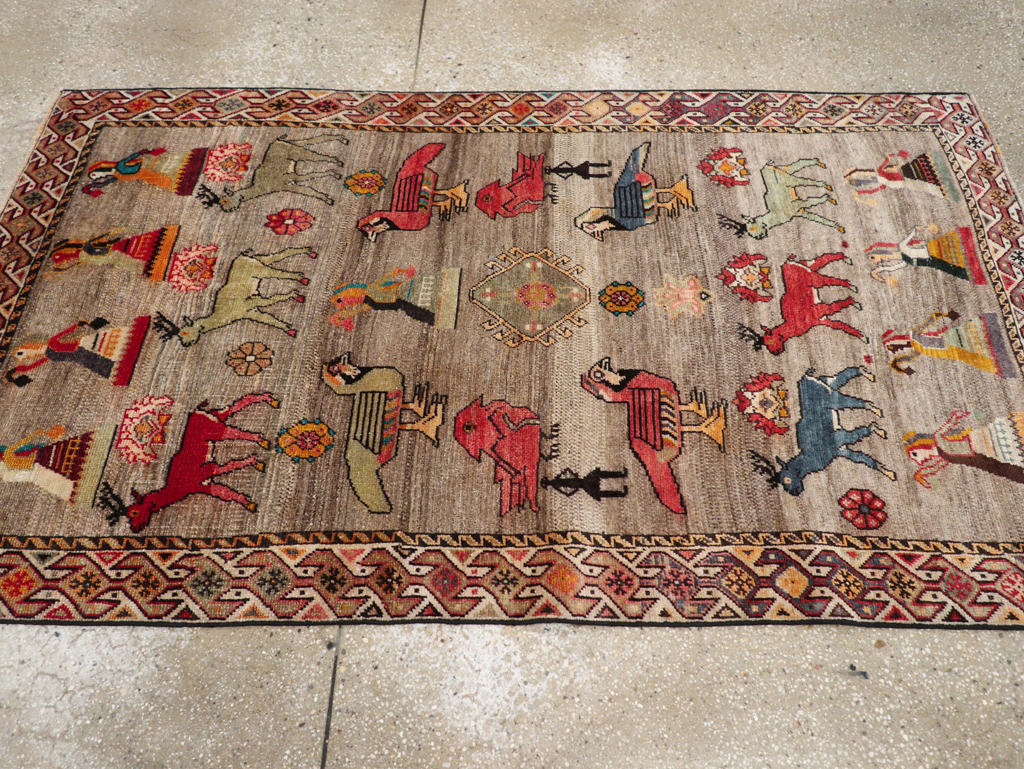 Vintage Persian Pictorial Shiraz Rug, No.29605 - Galerie Shabab