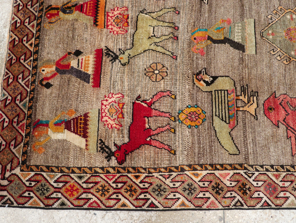 Vintage Persian Pictorial Shiraz Rug, No.29605 - Galerie Shabab