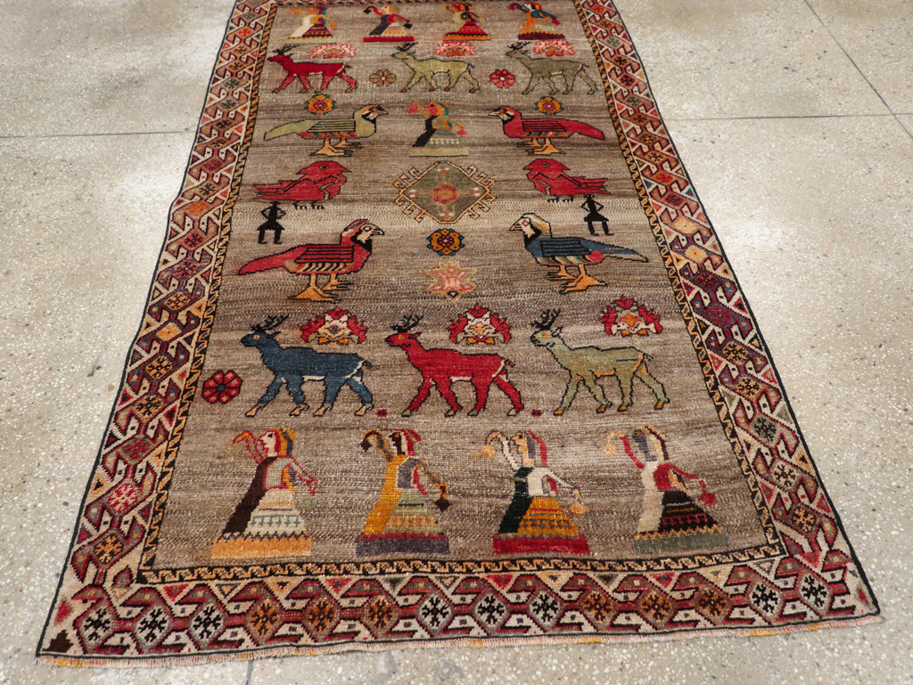 Vintage Persian Pictorial Shiraz Rug, No.29605 - Galerie Shabab