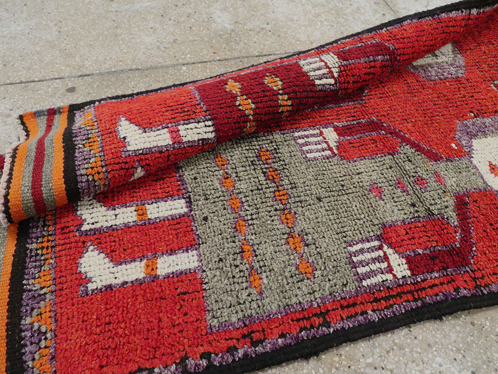 Vintage Turkish Anatolian Pictorial Runner, No.29757 - Galerie Shabab