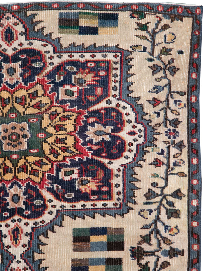 Vintage Turkish Anatolian Throw Rug, No.29801 - Galerie Shabab