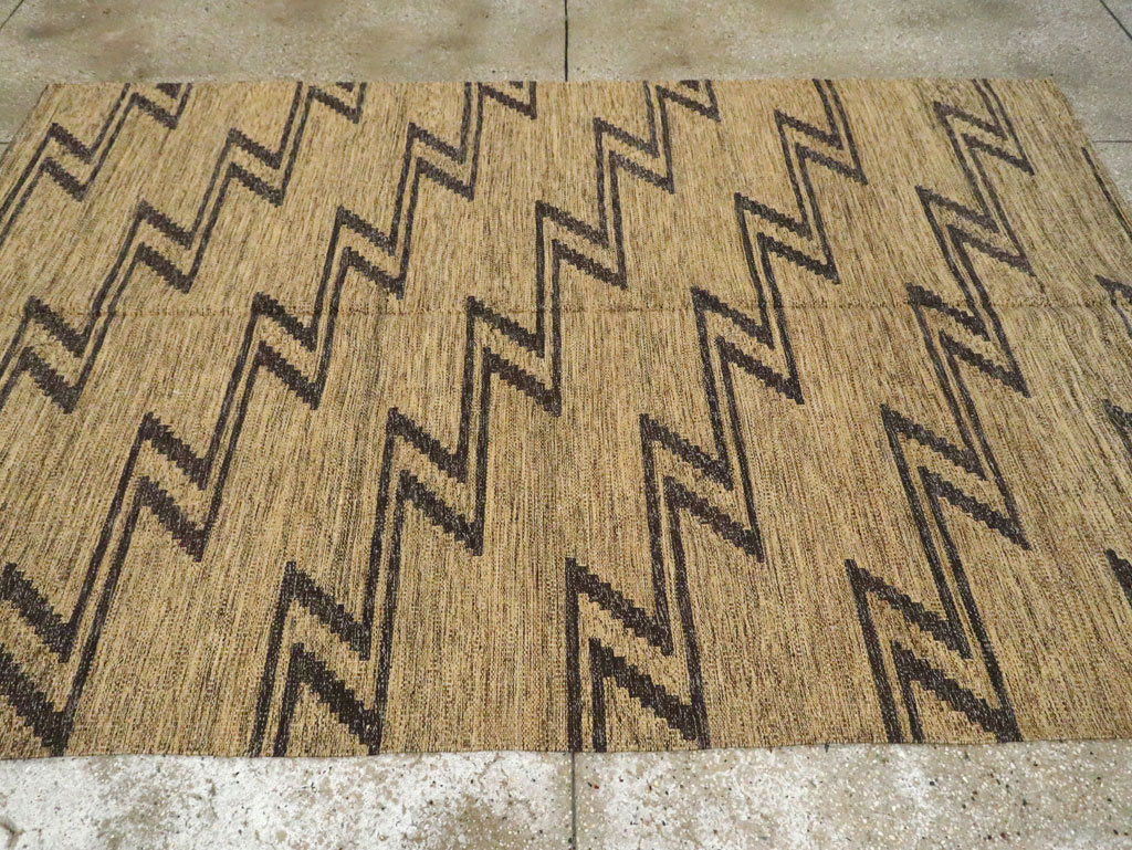 Contemporary Turkish Flatweave Kilim Accent Rug, No.29808 - Galerie Shabab
