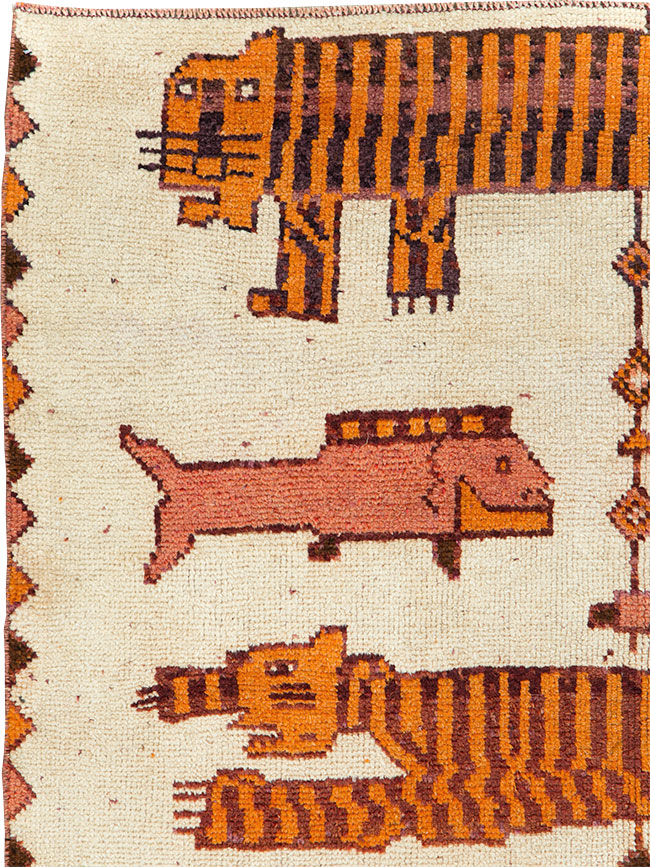 Vintage Persian Bakhtiari Pictorial Accent Rug (Pair: 2 of 2), No.30017 - Galerie Shabab