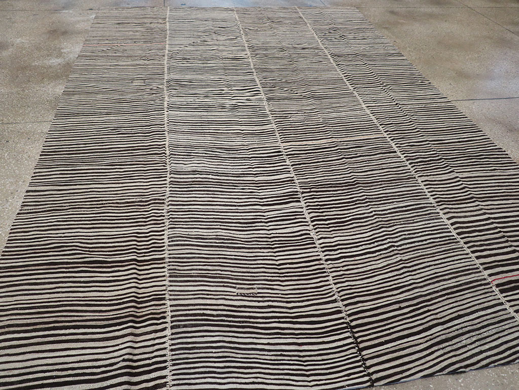 Vintage Persian Flatweave Kilim Accent Carpet, No.30162 - Galerie Shabab