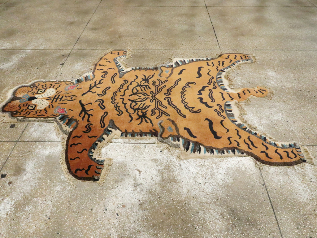 Vintage Pictorial Tibetan Rug, No.30210 - Galerie Shabab