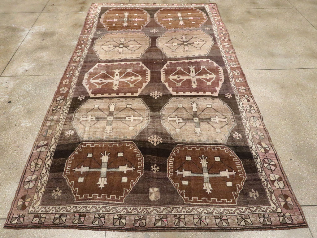 Vintage Turkish Anatolian Room Size Carpet, No.30278 - Galerie Shabab