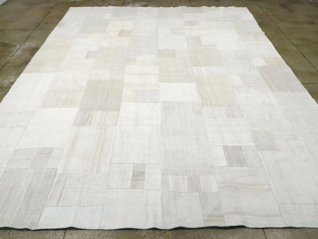 Contemporary Turkish  Room Size  Flatweave Kilim, No.30428 - Galerie Shabab