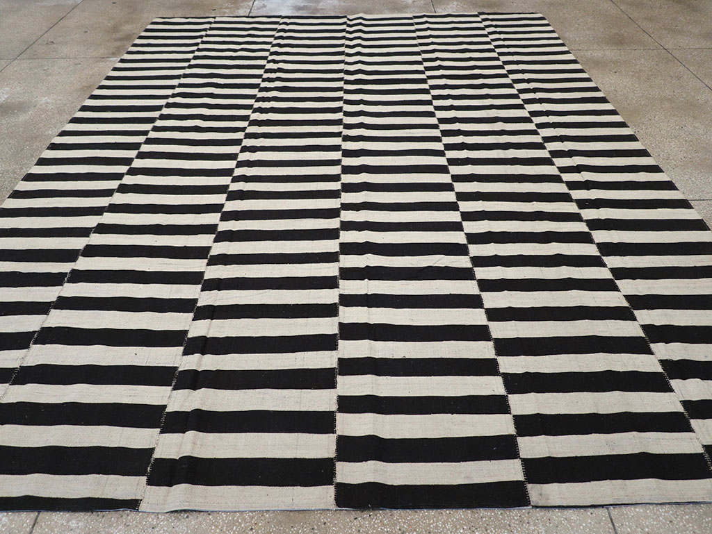 Modern Persian Flatweave Kilim Room Size Carpet, No.30456 - Galerie Shabab