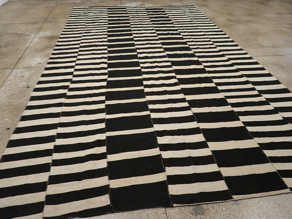 Modern Persian Flatweave Kilim Large Room Size Carpet, No.30458 - Galerie Shabab