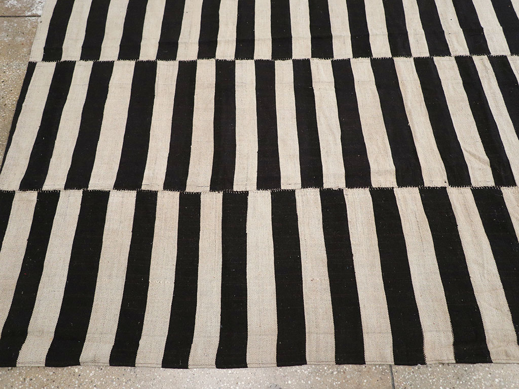 Modern Persian Flatweave Kilim Large Room Size Carpet, No.30463 - Galerie Shabab