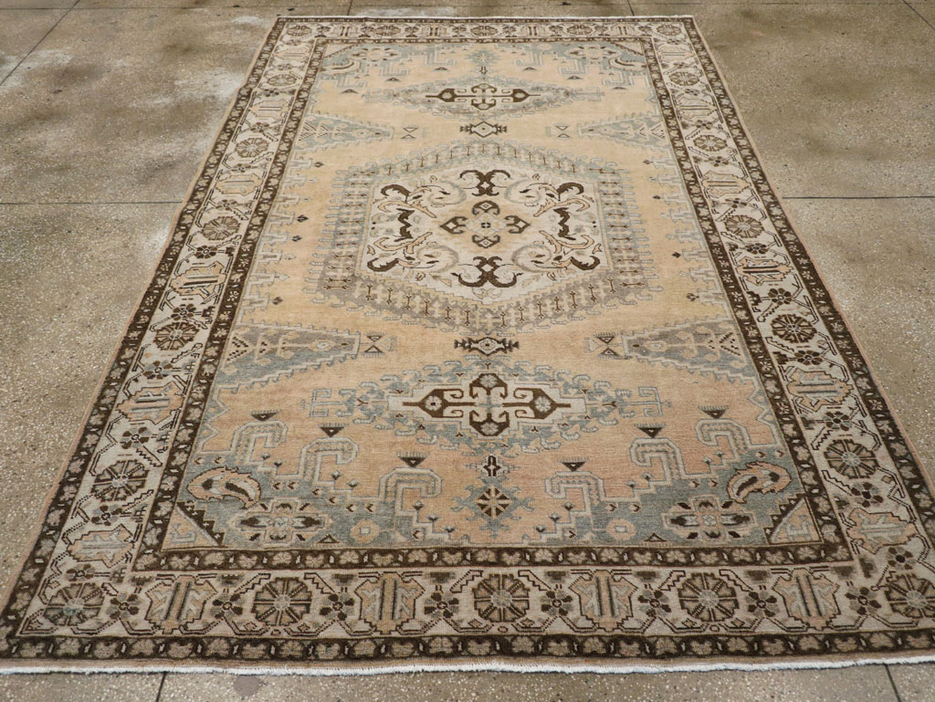 Vintage Persian Veece Accent Carpet, No.30478 - Galerie Shabab