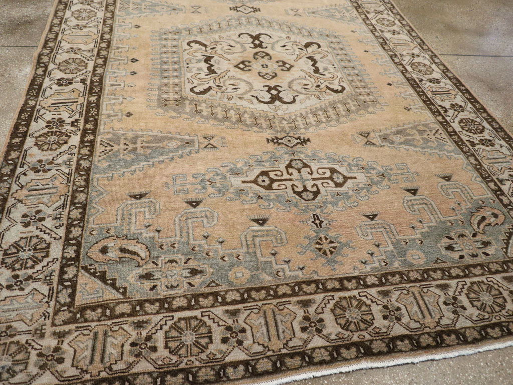 Vintage Persian Veece Accent Carpet, No.30478 - Galerie Shabab