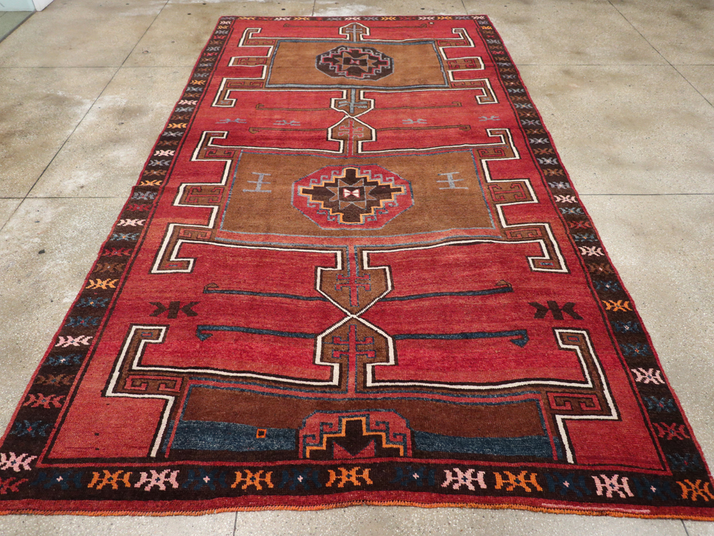 Vintage Turkish Anatolian Tribal Room Size Carpet, No.30550 - Galerie Shabab