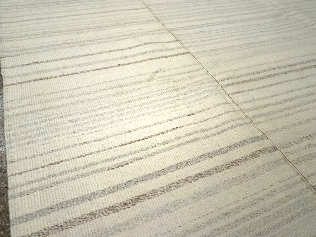 Modern Turkish Flatweave Small Room Size Carpet, No.30748 - Galerie Shabab