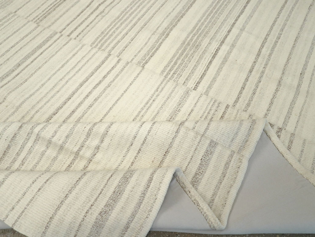 Modern Turkish Flatweave Room Size Carpet, No.30751 - Galerie Shabab