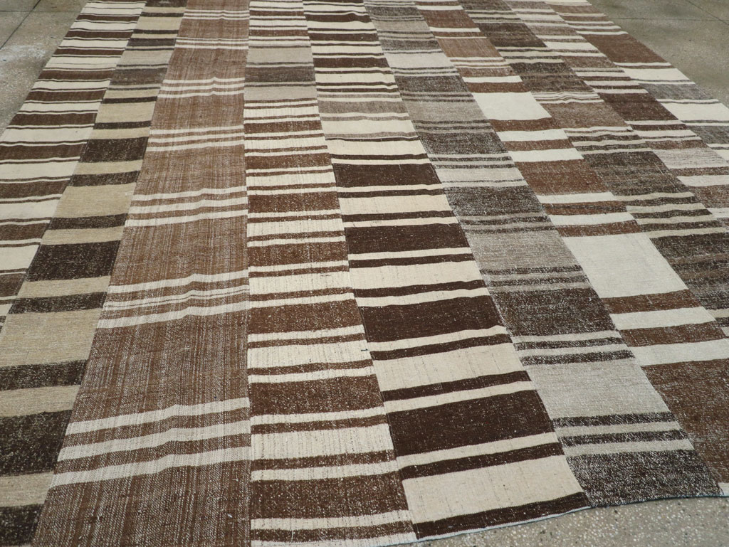Modern Turkish Flatweave Room Size Carpet, No.30787 - Galerie Shabab