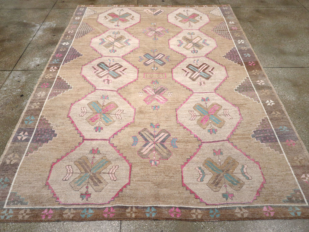 Vintage Turkish Anatolian Room Size Carpet, No.30816 - Galerie Shabab