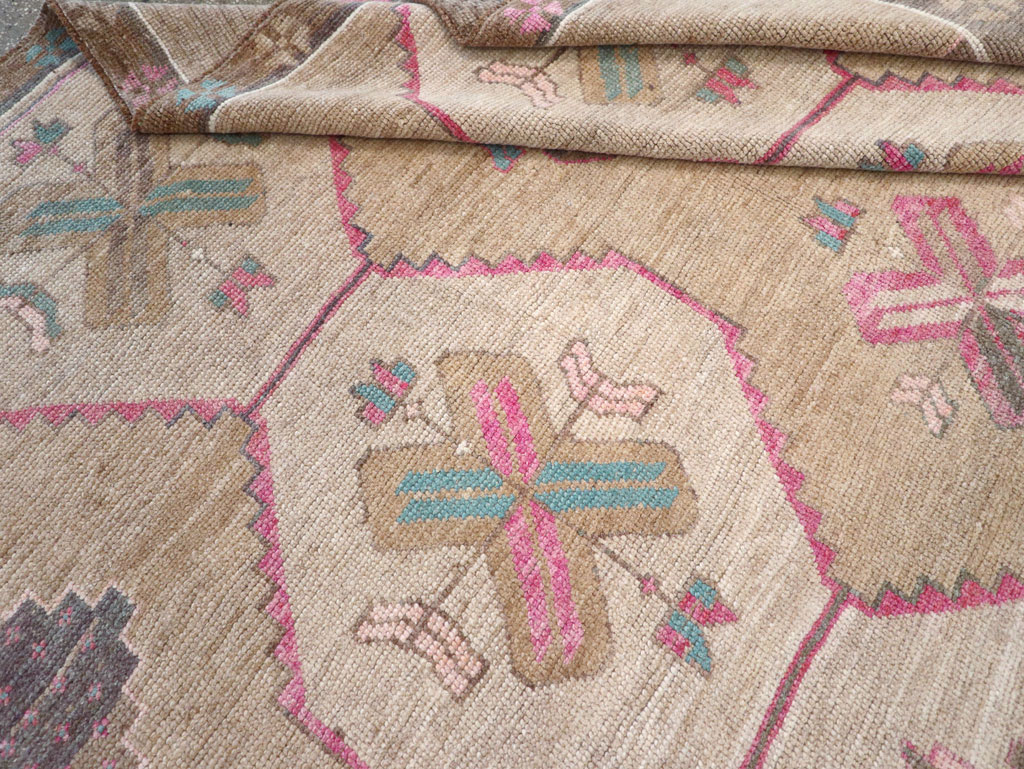 Vintage Turkish Anatolian Room Size Carpet, No.30816 - Galerie Shabab