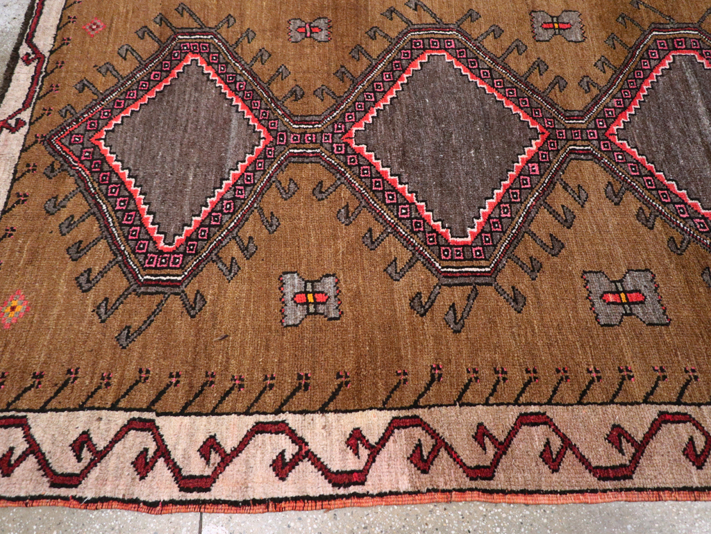 Vintage Turkish Anatolian Tribal Room Size Carpet, No.30851 - Galerie Shabab