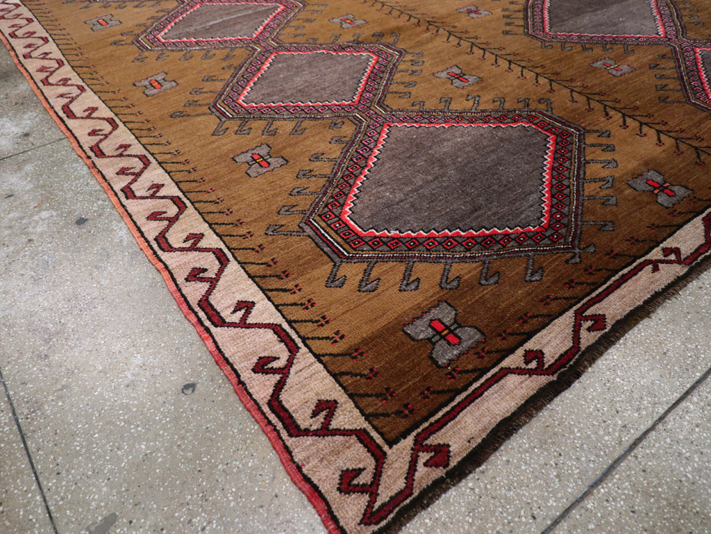 Vintage Turkish Anatolian Tribal Room Size Carpet, No.30851 - Galerie Shabab