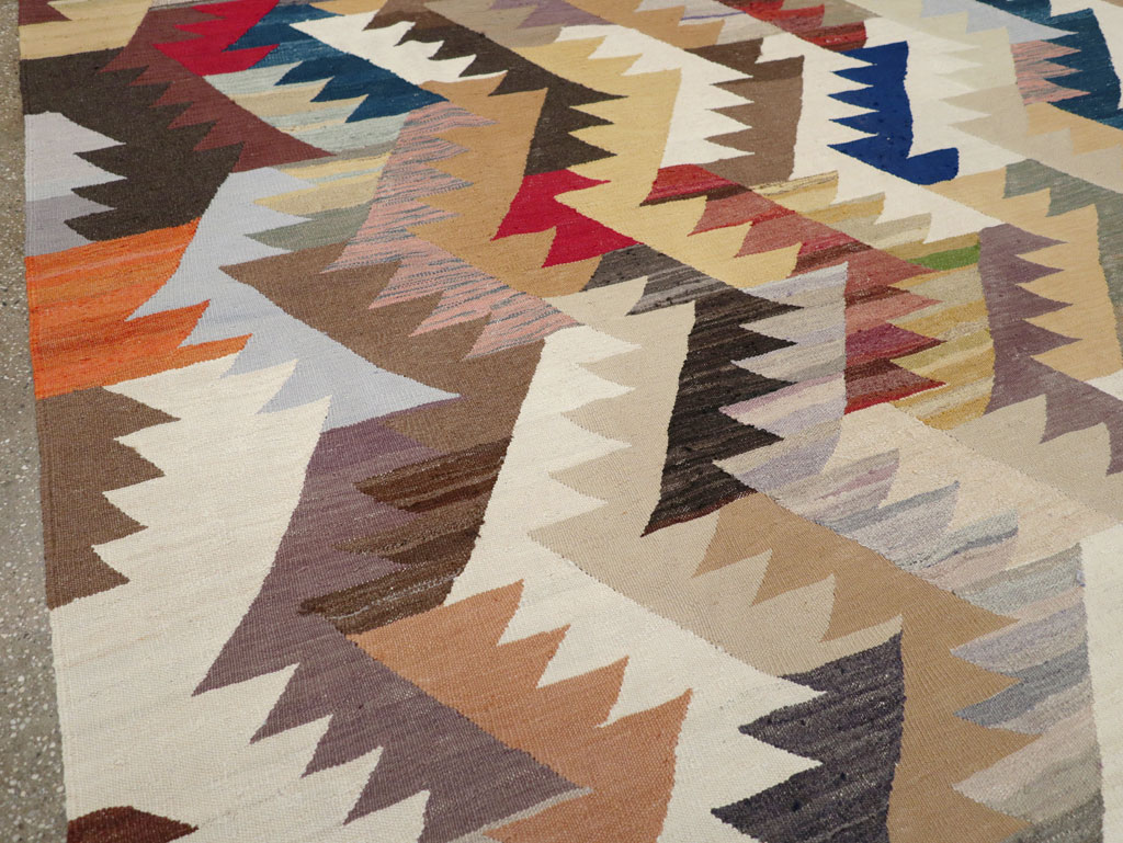 Contemporary Turkish Flatweave Kilim Room Size Carpet, No.30862 - Galerie Shabab