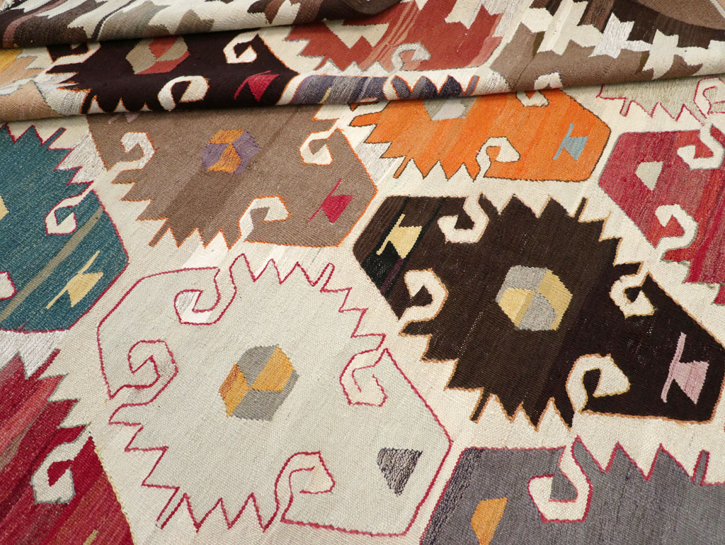 Contemporary Turkish Flatweave Kilim Room Size Carpet, No.30865 - Galerie Shabab