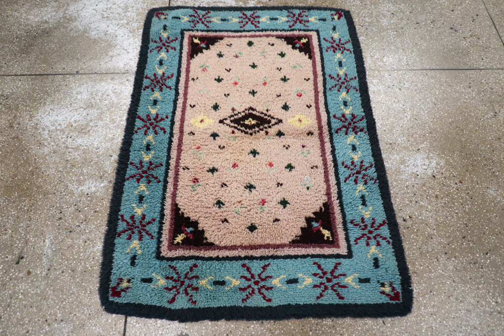 Vintage European Shag Rug, No.30874 - Galerie Shabab