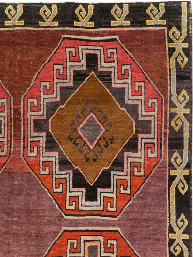 Vintage Turkish Anatolian Tribal Room Size Carpet, No.30907 - Galerie Shabab