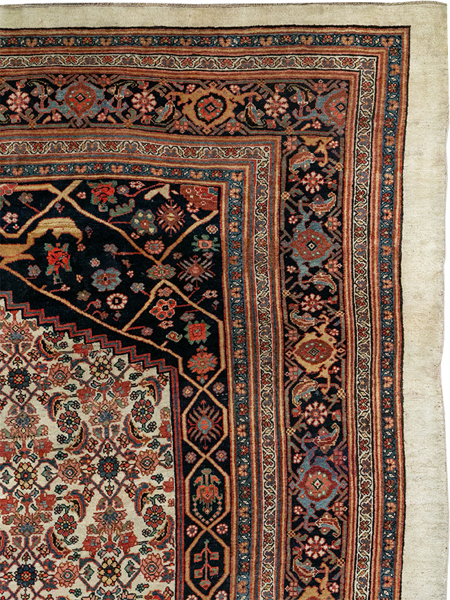 Antique Persian Bidjar Accent Carpet, No.30911 - Galerie Shabab