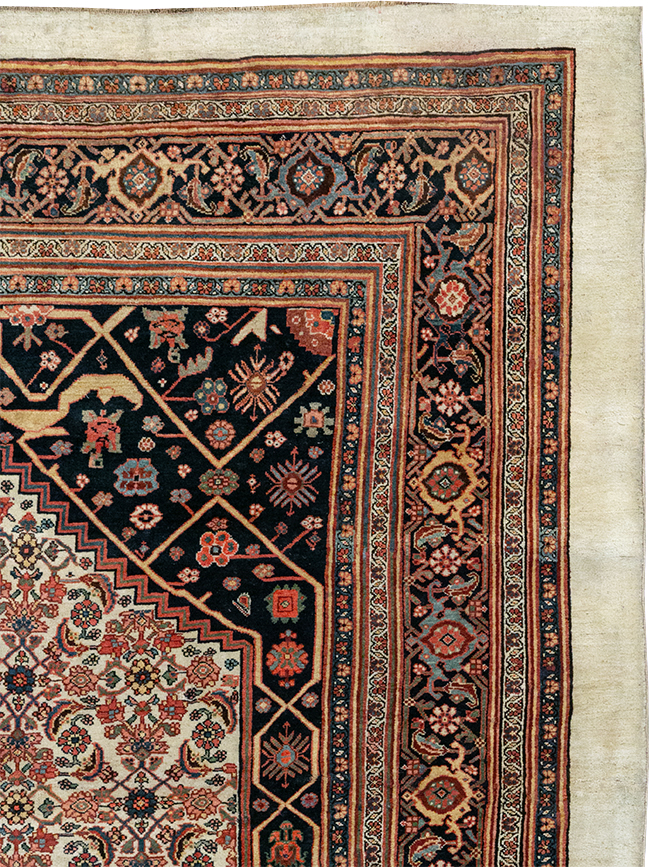 Antique Persian Bidjar Accent Carpet, No.30911 - Galerie Shabab