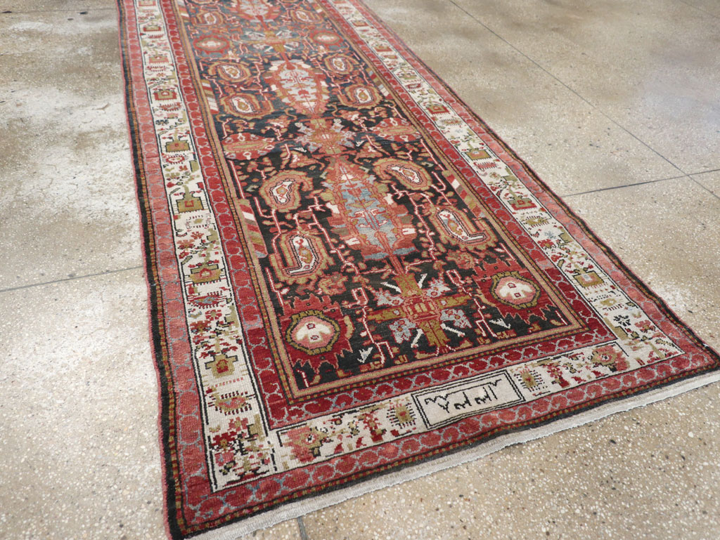 Vintage Persian Malayer Runner, No.30923 - Galerie Shabab