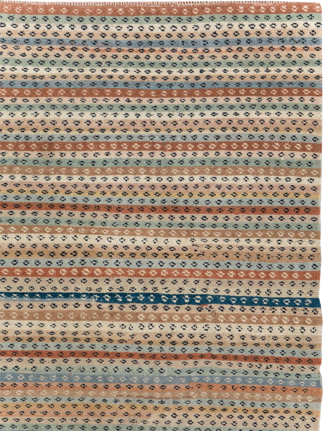 Vintage Turkish Anatolian Accent Rug, No.30941 - Galerie Shabab