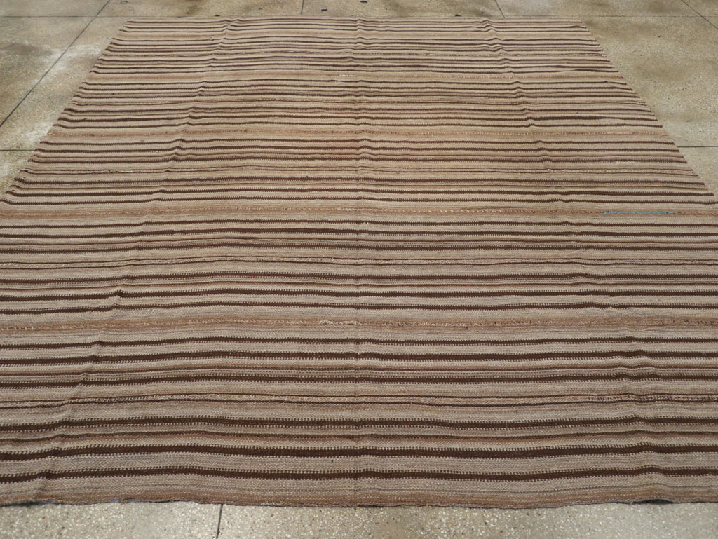 Vintage Turkish Flatweave Kilim Square Room Size Carpet, No.30949 - Galerie Shabab